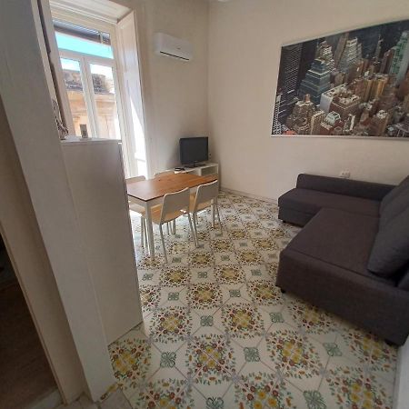 A Casa Di Nonna Ida, Nel Cuore Pulsante Di Napoli Exteriör bild