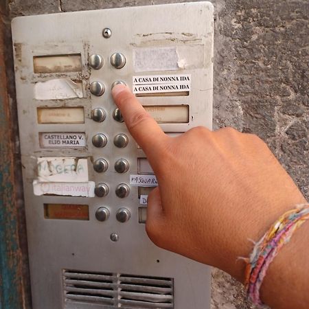 A Casa Di Nonna Ida, Nel Cuore Pulsante Di Napoli Exteriör bild